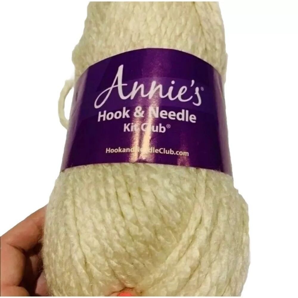 Annie's Hook & Needle Kit Club Bulky Chunky Weight Yarn 100% Acrylic Cream 4.5oz